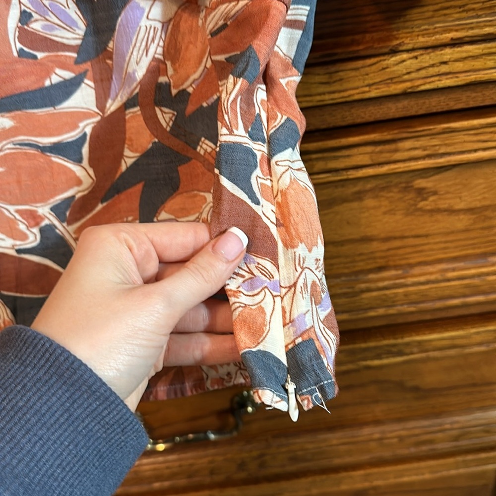 Apt 9 Floral Blouse - Picture 3 of 6